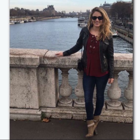 Meet your Posher, Lindsey - Picture 2 of 4